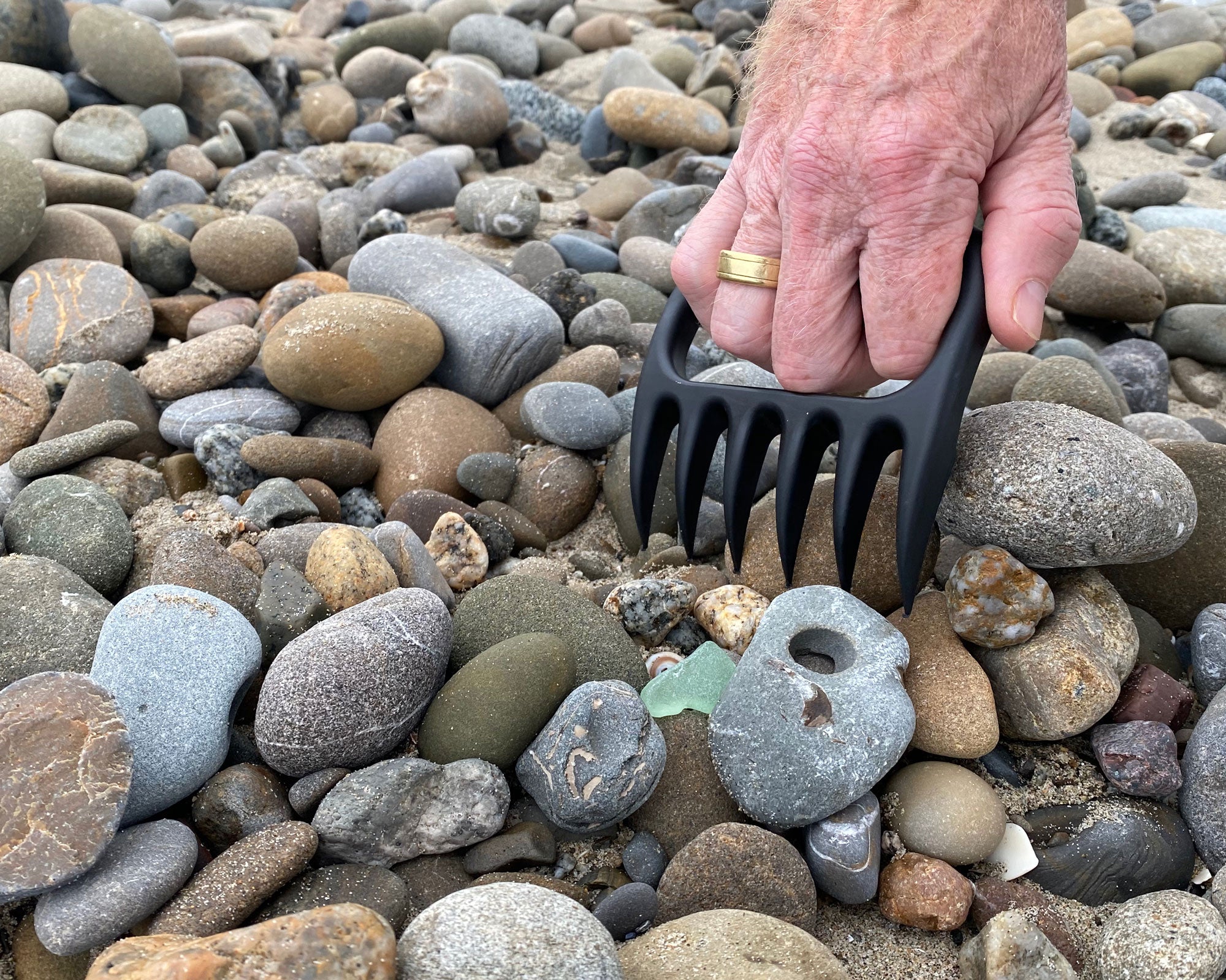 Beach Comb Hand-Held Beachcombing Rake – Beachcombing Magazine